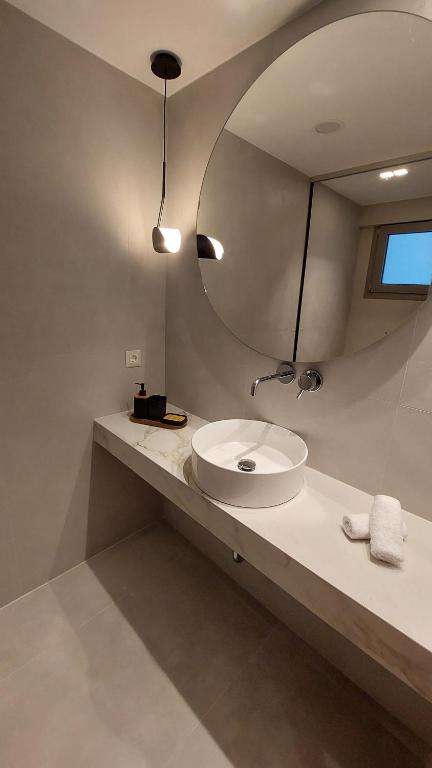 Galatia bathroom