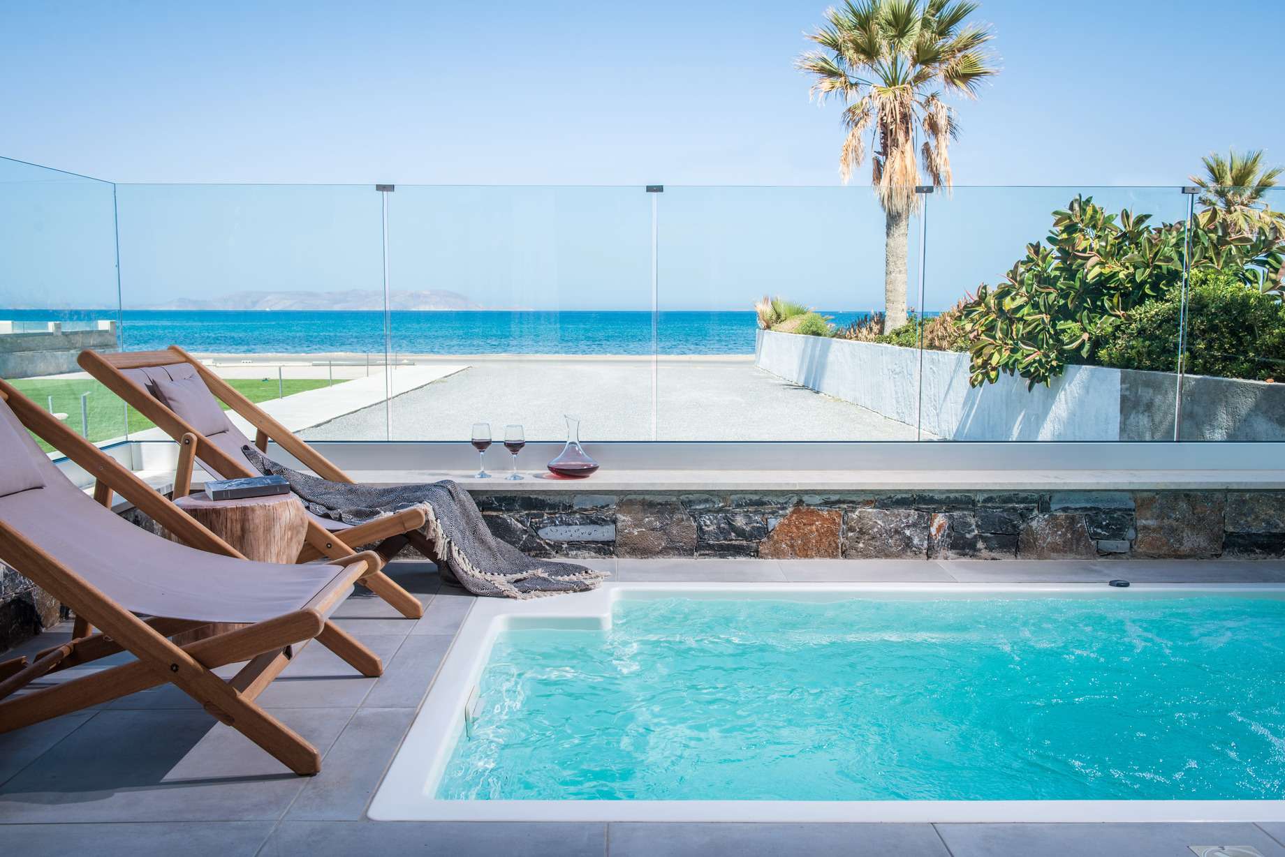 Pool view and sea view